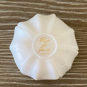 Nina Ricci Fleur De Fleurs Perfumed Soap 3.5 Oz NEW IN CASE OLD STOCK 3.5oz